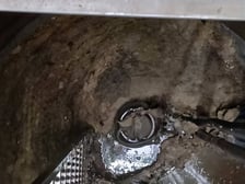 <p>Pracownicy MPWiK odnajdują tu rozmaite rzecz, od podpasek, po ubrania</p>