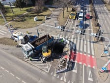 <p>Usuwanie awarii wodociągowej na skrzyżowaniu ulic Ślężnej i Kamiennej. Wrocław, 28.02.2026</p>