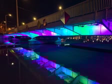 <p>Podświetlone Mosty Uniwersyteckie. Widok po zmroku. Wrocław, 28.02.2026</p>