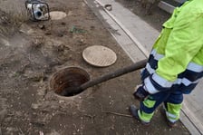 <p>Awaria ciepłownicza na ul. Sienkiewicza, pracownicy Fortum. 01.03.2026</p>