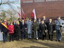 Obchody Narodowego Dnia Pamięci Żołnierzy Wyklętych na Cmentarzu Osobowickim przy Pomniku Ofiar Terroru Komunistycznego 1945–1956