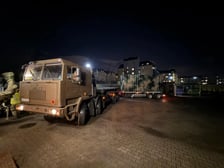 <p>Tansport agregatu do szpitala</p>