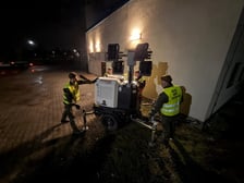 <p>Tansport agregatu do szpitala</p>