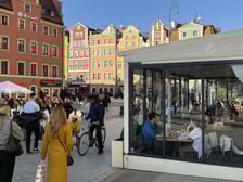 <p>Ogr&oacute;dki typu "szklarnia" są zgodnie z przepisami nielegalne</p>