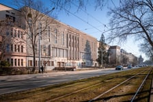 <p>Dawne kino Lw&oacute;w przy ulicy Hallera przeszło we władanie miasta</p>