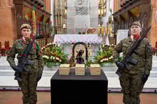 Uroczystość pochówku ofiar zbrodni katyńskiej w Kościele Garnizonowym we Wrocławiu