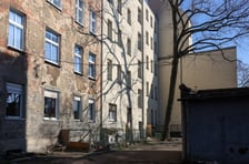 Podwórko przy ul. Brzeskiej 25A przed metamorfozą