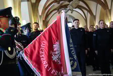 Ślubowanie nowoprzyjętych policjantów garnizonu dolnośląskiego w Sali Rycerskiej wrocławskiego Ratusza.