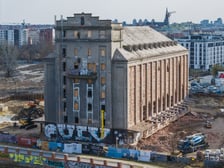 <p>Remont elewatora zbożowego na Kleczkowie we Wrocławiu - początek prac</p>