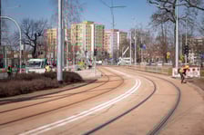 200-metrowy odcinek trasy autobusowo-tramwajowej jest już niemal gotowy. Za parę tygodni zaczną tędy jeździć autobusy