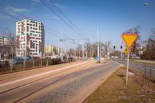 200-metrowy odcinek trasy autobusowo-tramwajowej jest już niemal gotowy. Za parę tygodni zaczną tędy jeździć autobusy