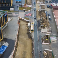 Budowa trasy autobusowo-tramwajowej na Swojczyce. Zdjęcie z 16 marca 2026 r.