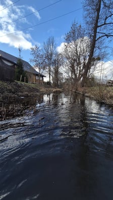 Akcja związana z przeszukiwaniem rzeki Młynówki w Kiełczówku pod Wrocławiem