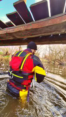 Akcja związana z przeszukiwaniem rzeki Młynówki w Kiełczówku pod Wrocławiem