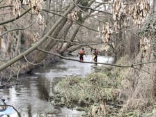 Akcja związana z przeszukiwaniem rzeki Młynówki w Kiełczówku pod Wrocławiem