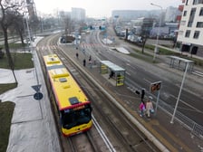 <p>Autobusy jeżdżą już po Bardzkiej, niezależnie od kork&oacute;w - 21 marca 2026</p>