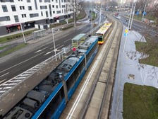 <p>Autobusy jeżdżą już po Bardzkiej, niezależnie od kork&oacute;w - 21 marca 2026</p>