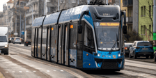 <ul>
<li><strong>80-100 mln zł</strong> &ndash; program poprawy infrastruktury szynowej TORYwolucja</li>
<li><strong>140 mln zł</strong> &ndash; koszt budowy trasy tramwajowej przez Swojczyce</li>
<li><strong>20 mln zł</strong> &ndash; zakup jednego tramwaju niskopodłogowego</li>
<li><strong>4,4 mln zł</strong> &ndash; zakup jednego autobusu elektrycznego (przegubowego eCitaro)</li>
<li><strong>2,3 mln zł</strong> &ndash; koszt remontu 1 km ulicy w ramach programu Wrocław na Dobrej Drodze</li>
<li><strong>980 tys. zł</strong> &ndash; budowa przystanku wiedeńskiego (peron wiedeński)</li>
<li><strong>100-120 tys. zł</strong> &ndash; montaż wiaty przystankowej (projekt i realizacja)</li>
<li><strong>14,47 zł</strong> &ndash; koszt przejazdu jednego km tramwaju</li>
</ul>