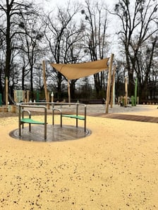 <p>Plac zabaw "Osada krasnali" w Parku Południowym</p>