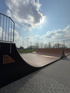 Rampa skateboardowa przy ul. Kominiarskiej we Wrocławiu