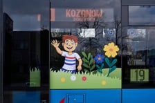 Wiosennie ozdobiony tramwaj we Wrocławiu