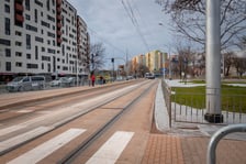 W poniedziałkowym popołudniowym szczycie autobusy omijały korki jadąc nowym odcinkiem trasy autobusowo-tramwajowej na Bardzkiej