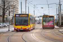 W poniedziałkowym popołudniowym szczycie autobusy omijały korki jadąc nowym odcinkiem trasy autobusowo-tramwajowej na Bardzkiej