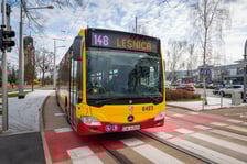 W poniedziałkowym popołudniowym szczycie autobusy omijały korki jadąc nowym odcinkiem trasy autobusowo-tramwajowej na Bardzkiej