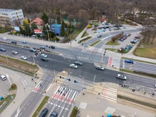 Widok z lotu ptaka na skrzyżowanie Powstańców Śląskich z Krzycką i Waligórskiego. Zdjęcia z 28.03.2026 r.