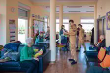 Wręczenie czujek dymu w DPS przy ul. Ciepłej we Wrocławiu