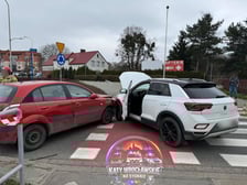 Uszkodzone samochody u zbiegu ul. Pilczyckiej  i ronda Bartoszewskiego, 28.03.2026 r.