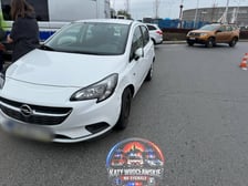 Uszkodzone samochody u zbiegu ul. Pilczyckiej  i ronda Bartoszewskiego, 28.03.2026 r.