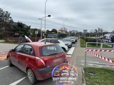 Uszkodzone samochody u zbiegu ul. Pilczyckiej  i ronda Bartoszewskiego, 28.03.2026 r.