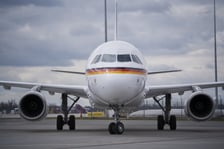 <p>Wizyta Radosława Sikorskiego i Johanna&nbsp;Wadephula w Krzyżowej - ministrowie wylądowali na wrocławskim lotnisku</p>