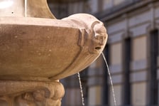 <p>Fontanna Szermierz na Pl. Uniwersyteckim&nbsp; we Wrocławiu</p>