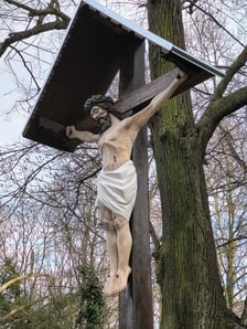 <p>Stuletni krzyż nad Odrą. Marzec 2026.</p>