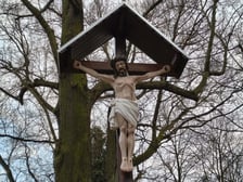 <p>Stuletni krzyż nad Odrą. Marzec 2026.</p>