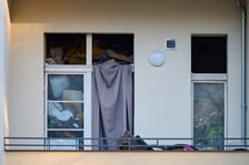 Usuwanie odpadów z podwórka przy ul. Grunwaldzkiej