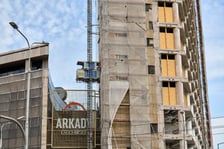 <p>Stan z 2025 roku. Już nie ma szklanej fasady wieży</p>