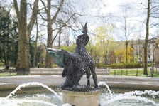 Wrocławskie fontanny w śmigus-dyngus. Dziś najwytrwalej - i najpiękniej - lały wodę