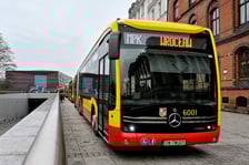 Elektryczna flota MPK Wrocław prezentowana w 2023 roku na Placu Wolności