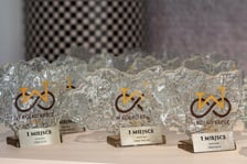 <p>Wręczenie nagr&oacute;d w akcji &bdquo;W K&oacute;łko Kręcę&rdquo; w środę 8 kwietnia w Barbarze</p>