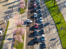 Tak w środę 8 kwietnia wyglądała Aleja Karkonoska po nocnym zrywaniu starego asfaltu