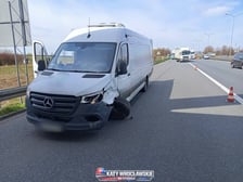 Kolizja trzech samochodów na odcinku autostrady A4 w pobliżu węzła Brzezimierz pod Wrocławiem - 10 kwietnia 2026 r.