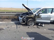 Kolizja trzech samochodów na odcinku autostrady A4 w pobliżu węzła Brzezimierz pod Wrocławiem - 10 kwietnia 2026 r.