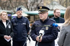 Ograniczenia w ruchu na placu Solnym. Konferencja. Piotr Szereda ze Straży Miejskiej Wrocławia.