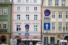 Ograniczenia w ruchu na placu Solnym. Konferencja.