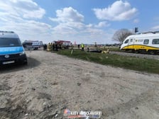 Wypadek na przejeździe kolejowym w Chrzanowie, w gminie Kobierzyce 11 kwietnia 2026 r.