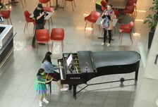 Koncert-niespodzianka w terminalu wrocławskiego lotniska