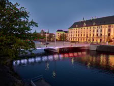 Fryderyki 2026. Iluminacja Mostu Uniwersyteckiego w związanych z wydarzeniem kolorach